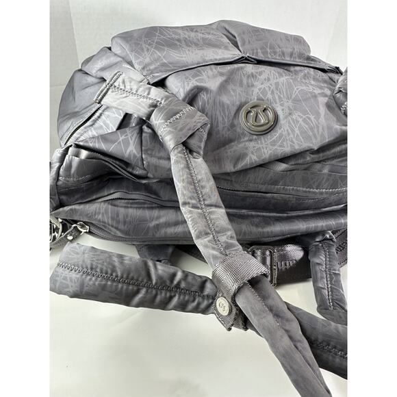 Lululemon Triumph Magnum Nesting Bird Gray Gym School Diaper Duffle Bag Rare HTF - Picture 8 of 16